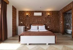 Others 2 Moon & Sun Otel