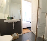 Others 6 Bright 1 Bedroom With Lovely Balcony in Lisbon