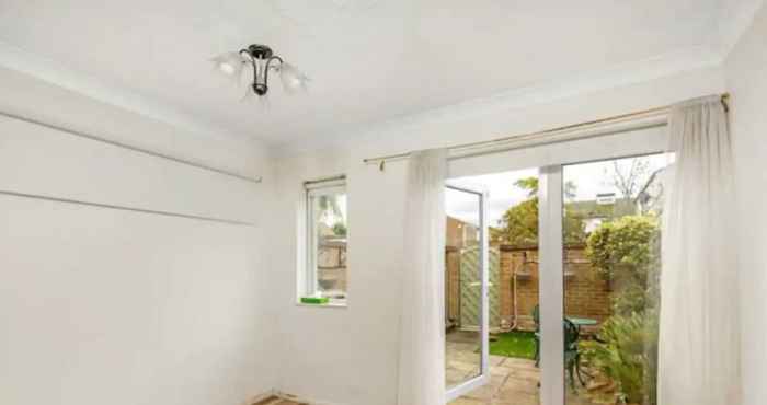 อื่นๆ Charming 2 Bedroom Home in South London With Garden