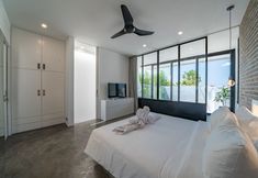 Others 6 Loft Charly