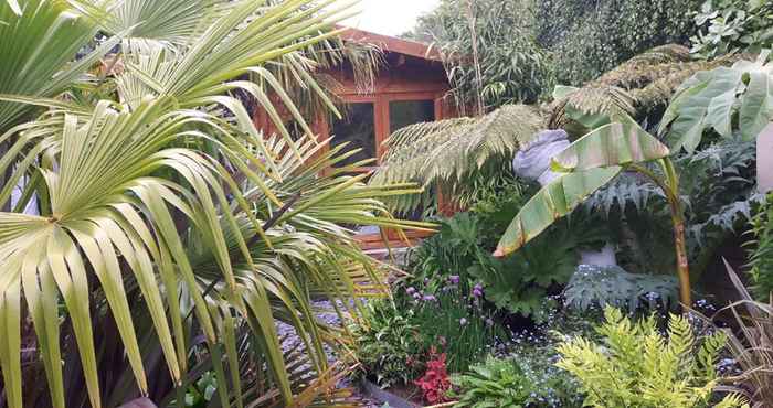 Others Cabin set in a Beautiful Romantic Tropical Garden