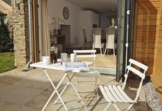 Lain-lain 3 3 The Drive, Hillfield Village