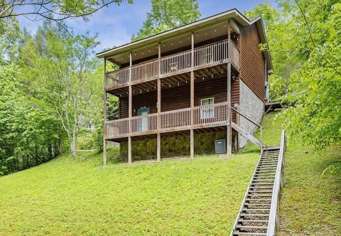 Others Private Golden Fox Cabin with Grill and Firepit by Redawning