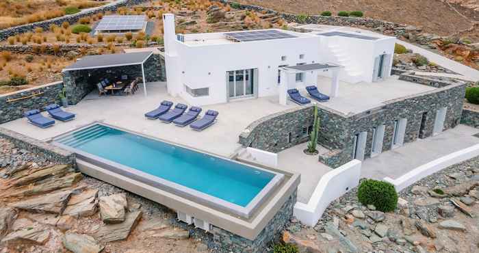 Others Luxury Villa With Pool And Sea View