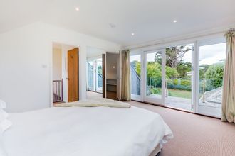 Lainnya 4 Greystones