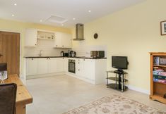 Others 7 Long Batch Cottage