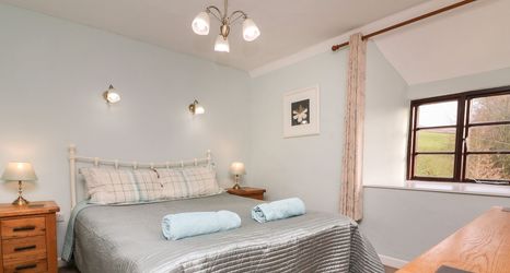 อื่นๆ 2 Hedgehog Cottage