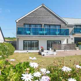 Primary image 1 Sandbanks, Deviock Hotels