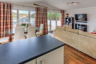 Lain-lain 4 The Warren D7