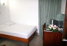 Others 6 White House Hotel