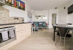 Others 5 Fistral Drift