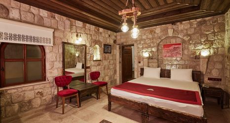 Others 2 Under Cave Hotel