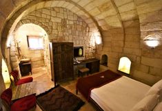 Others 5 Under Cave Hotel