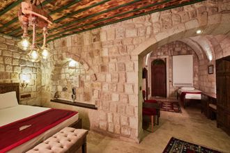 Others 4 Under Cave Hotel