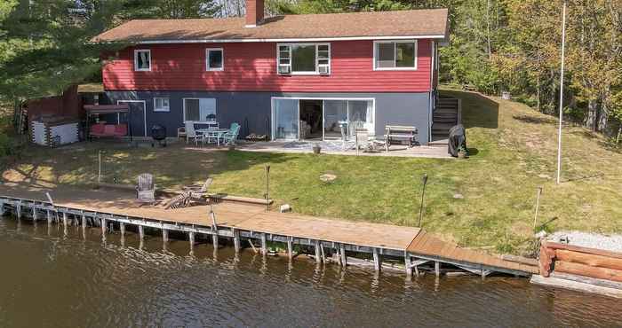 Others The Banks - Rustic and Waterfront! Secluded and Special! Kayaks and Canoes are Included for Guest use by Redawning