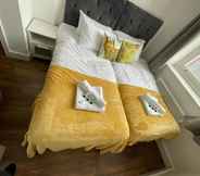 Others 6 Webberley Stylish Studio 9A Twin Bed
