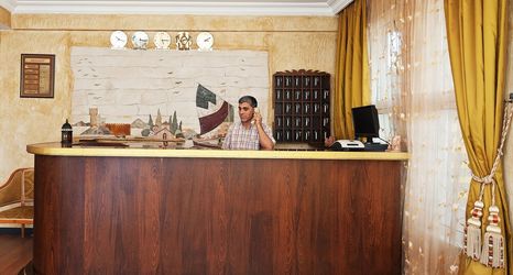 기타 2 Triana Hotel