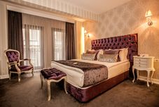 その他 Lucis Est in Pera