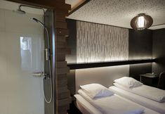 기타 4 RAVEL Hotel Cyrano