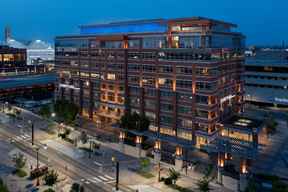 Courtyard Buffalo Downtown / Canalside