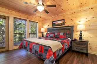 Others 4 Donwell Manor - 4 Bedrooms, 4 Baths, Sleeps 16 4 Cabin by Redawning