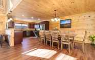 Others 7 Donwell Manor - 4 Bedrooms, 4 Baths, Sleeps 16 4 Cabin by Redawning