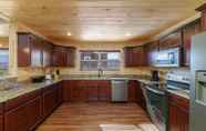 Others 2 Donwell Manor - 4 Bedrooms, 4 Baths, Sleeps 16 4 Cabin by Redawning