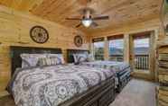 Others 5 Panoramic Perfection - 5 Bedrooms, 5.5 Baths, Sleeps 14 5 Cabin by Redawning