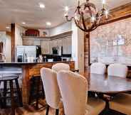 Khác 5 Luxury 3 Bedroom Ski in, Ski out Mountain Vacation Rental at the Base of the Highlands Chairlift With Pool and Hot Tub Access