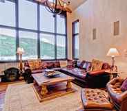 Khác 4 Luxury 3 Bedroom Ski in, Ski out Mountain Vacation Rental at the Base of the Highlands Chairlift With Pool and Hot Tub Access