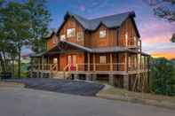 อื่นๆ Red Sky Ridge 5 Bedroom Cabin by Redawning