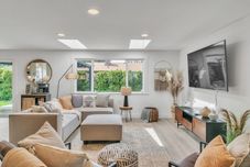 Lain-lain Adorably Renovated Spacious Bungalow 3 Bedroom Bungalow by Redawning