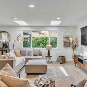 Primary image 1 Adorably Renovated Spacious Bungalow 3 Bedroom Bungalow by Redawning, Khách sạn North SeaTac Park