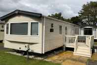 Others Luxury 2 Bedroom Holiday Home on Beachside Park