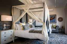 Safari Moon Luxury Bush Lodge, USD 367.39