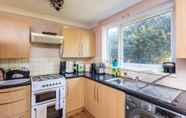 Others 4 Homely 2 Bedroom House in Kennington With Garden