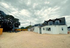 อื่นๆ 7 Hawk House