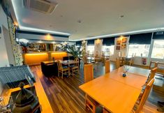 อื่นๆ 5 Hawk House