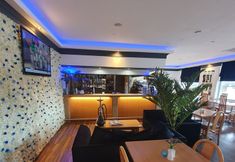 อื่นๆ 3 Hawk House