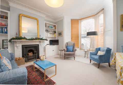 Others Charming Flat in Leafy West London by Underthedoormat