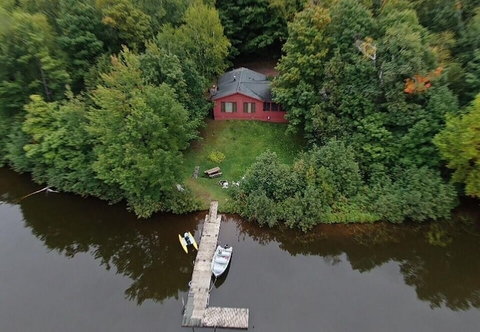 Lainnya Tranquility On Teal Lake