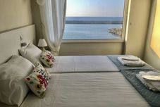 อื่นๆ sea view apts & suites by pachiplex