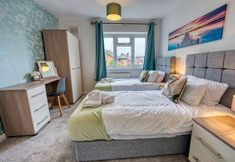 Others 5 Modern 3 Bedroom 2 Bath Hse with Parking