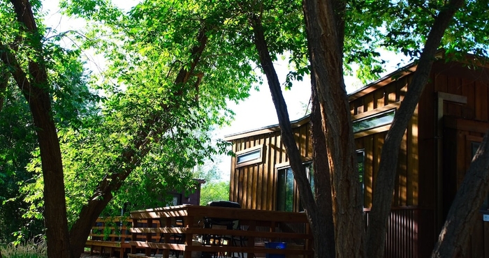 Khác Cedar Creek Lodging & RV Park