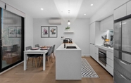 Others 3 StayCentral Northcote Townhouse With Study