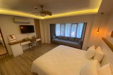 Others In Ephesus Otel and Art Galery