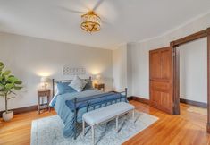 其他 4 Orting Manor - Charming And Historic! 6 Bedroom Residence by Redawning