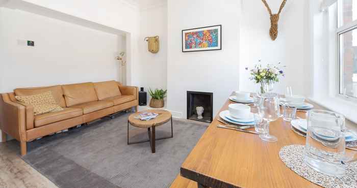 Others Bright two Bedroom Flat in Fashionable Fulham by Underthedoormat