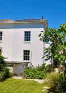 Primary image Arden Villa Sleeps 8 Moments From the Golden Sandy Beach of Ryde