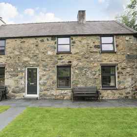 Primary image 1 ทัย ค็อช, โรงแรม & ที่พัก Betws Garmon